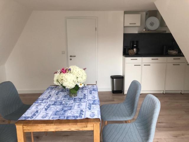 Die Graefin Auf Ruegen - Ferienappartements Parchtitz Exterior photo